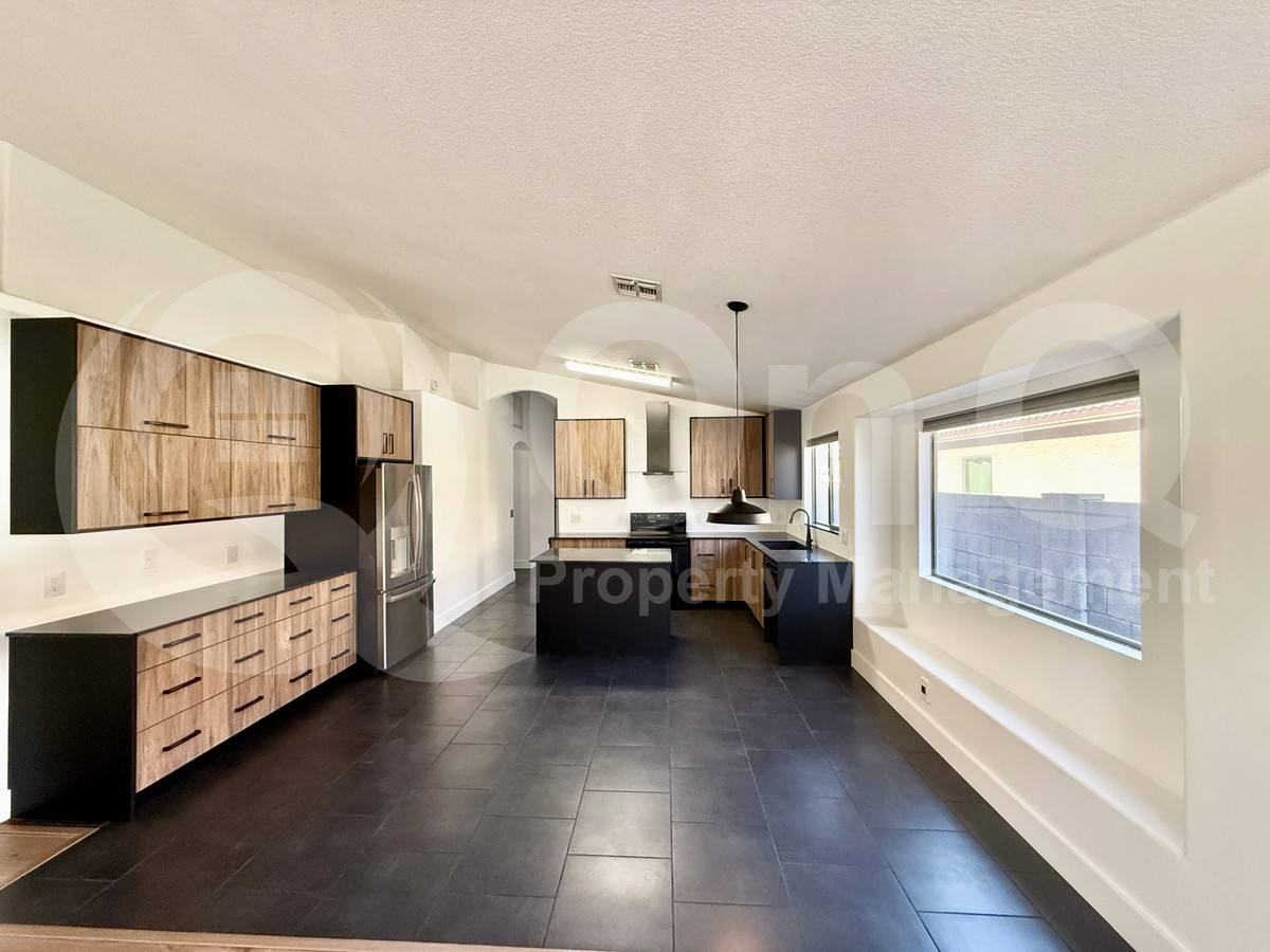 2021 E Caldwell St - Photo 6 of 10