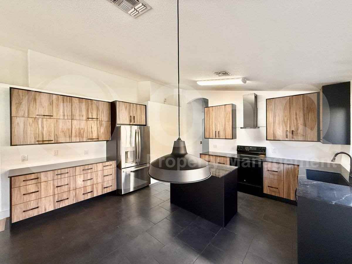 2021 E Caldwell St - Photo 7 of 10