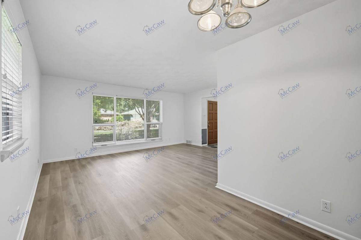 705 Scottsdale Dr - Photo 2 of 10