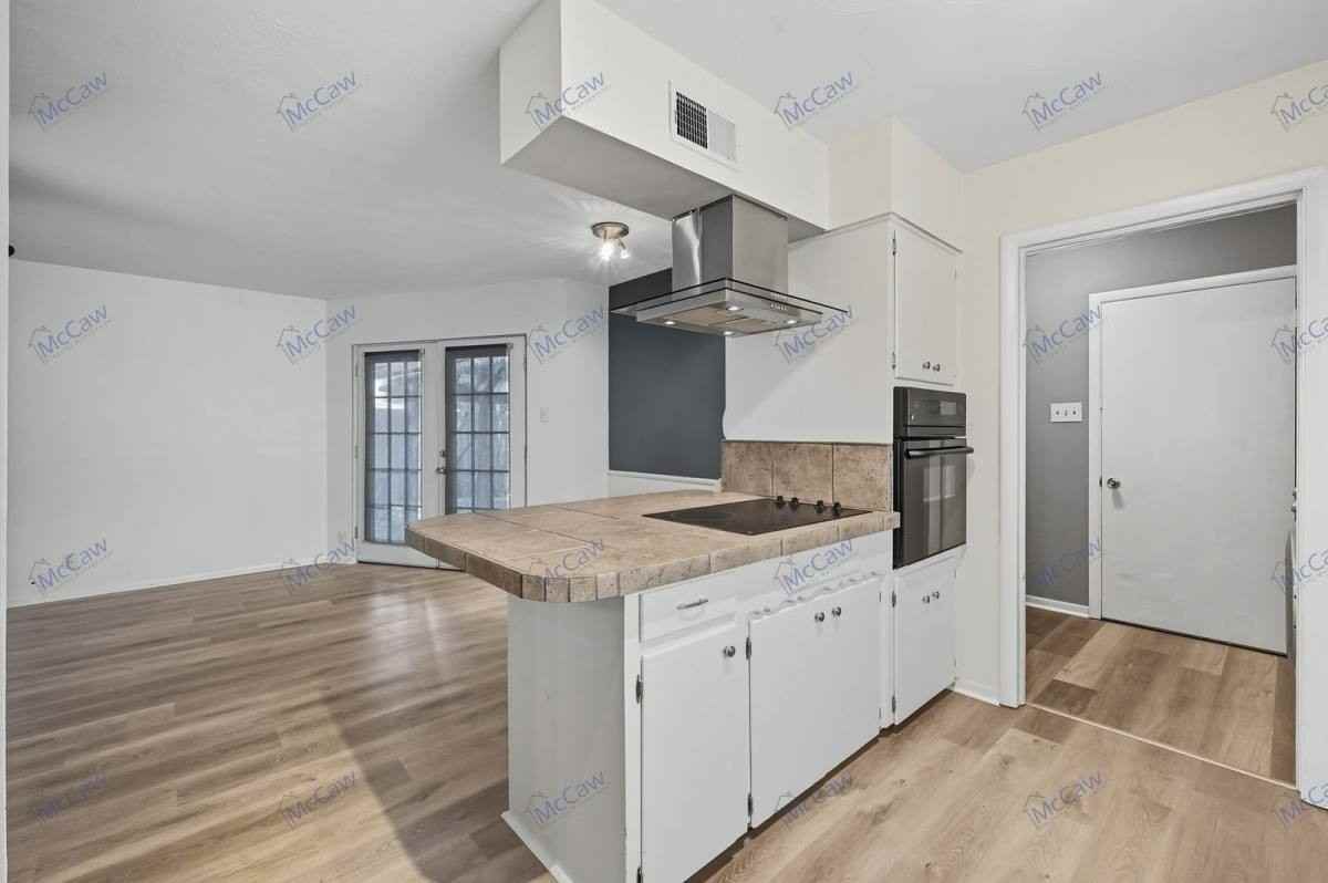 705 Scottsdale Dr - Photo 7 of 10