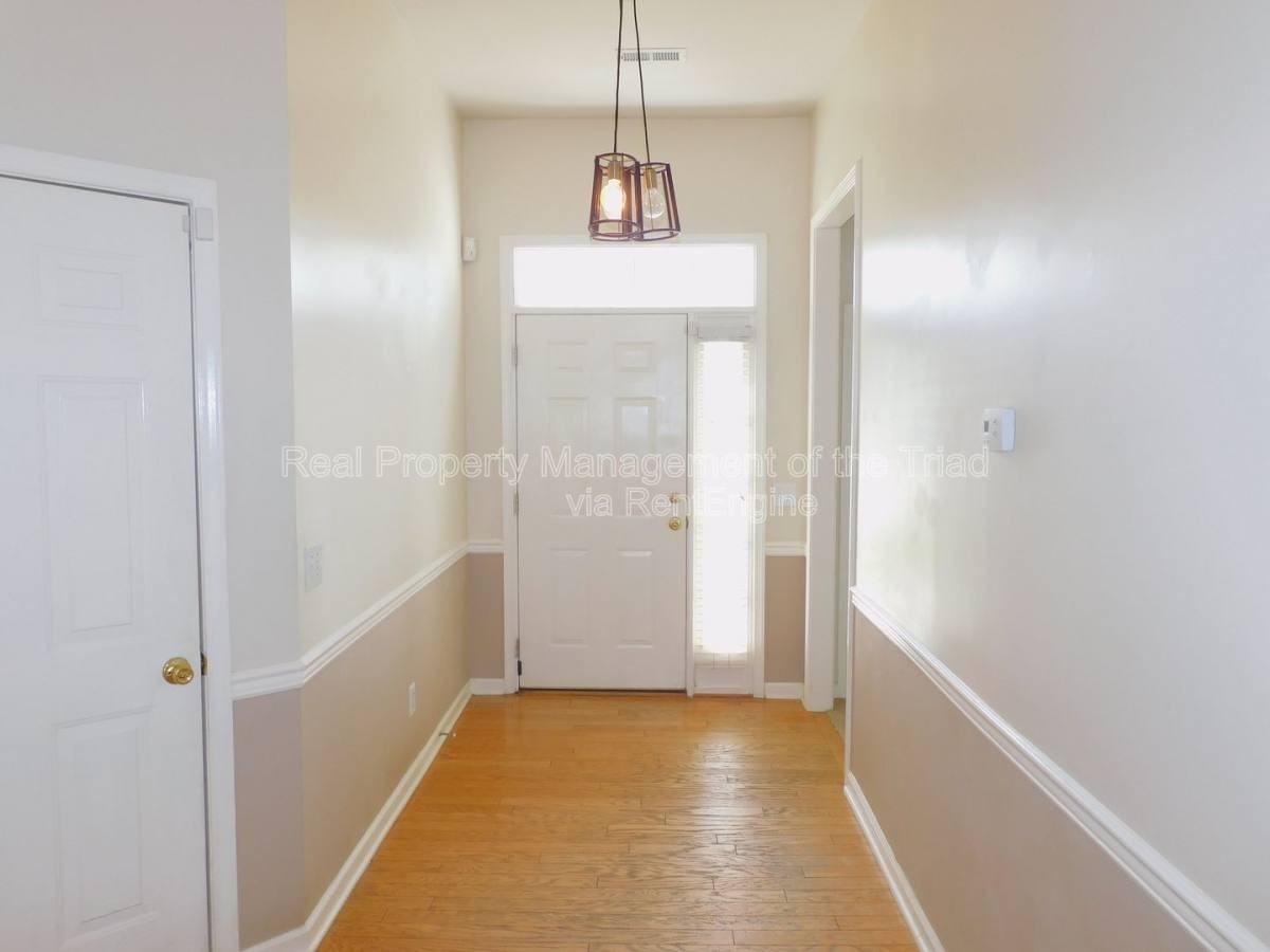 3805 Tutbury Dr - Photo 3 of 10