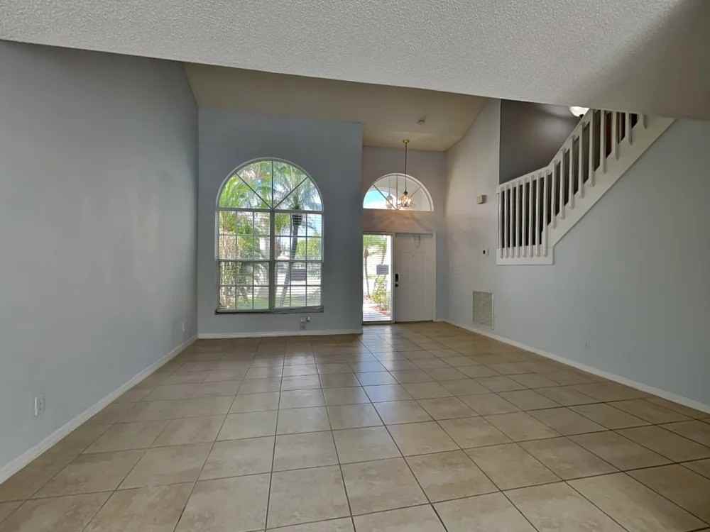 7541 Lake Placid Ct - Photo 2 of 17