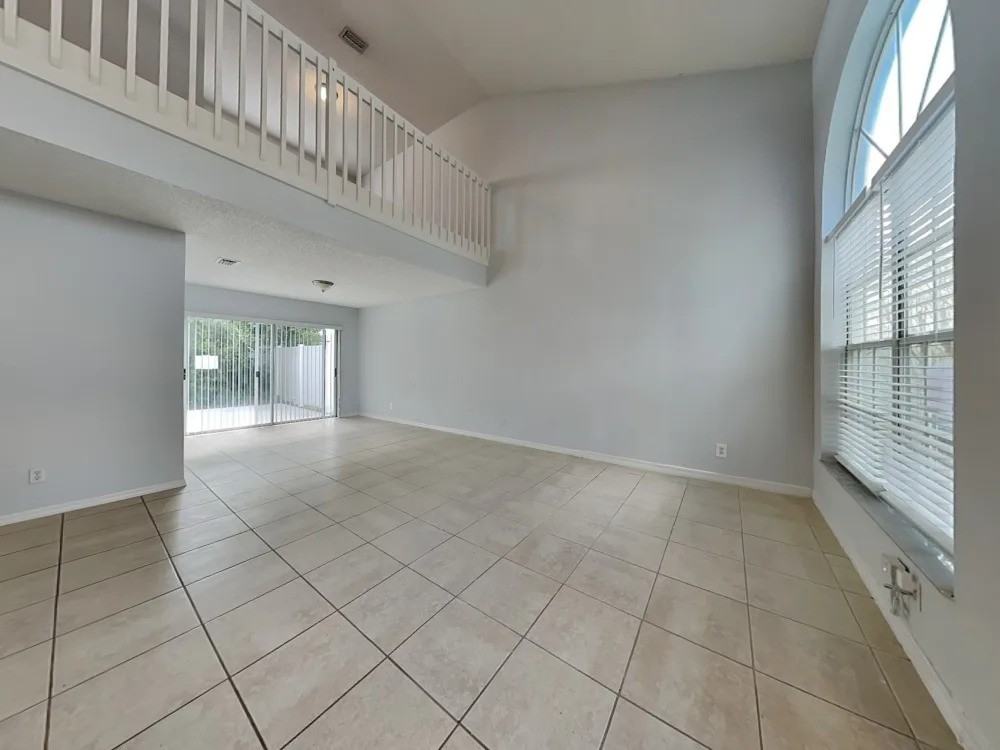 7541 Lake Placid Ct - Photo 3 of 17