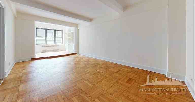 E 56th St #3D - Photo 2 of 4