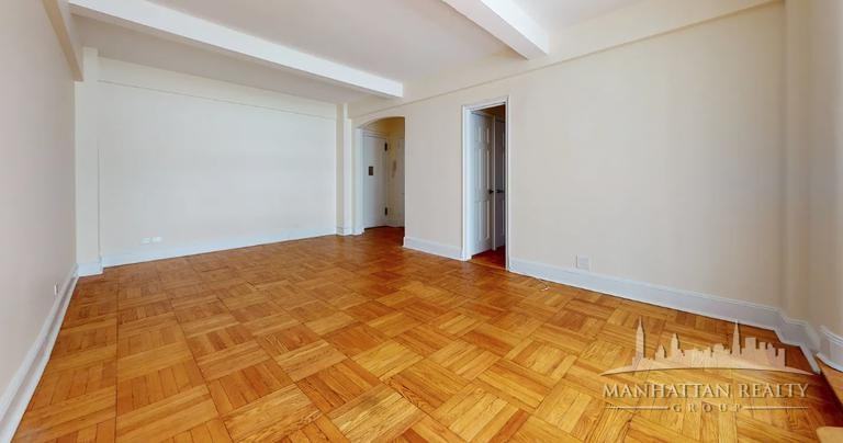 E 56th St #3D - Photo 3 of 4