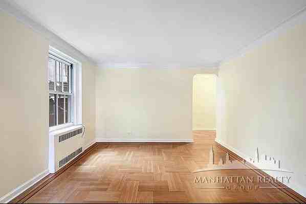 Jane St #4F - Photo 2 of 6