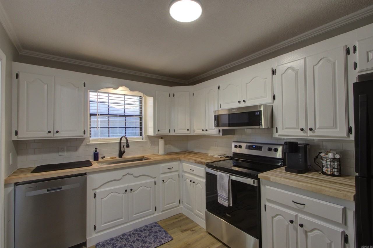 5805 Sidney Dr - Photo 4 of 30