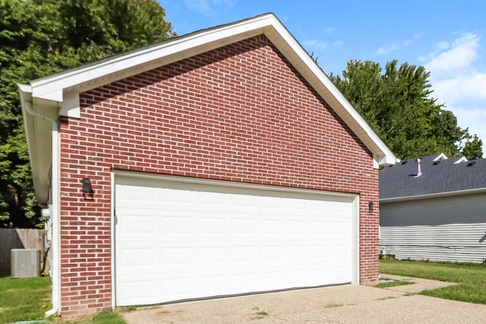 11109 Meadow Chase Ct - Photo 3 of 16