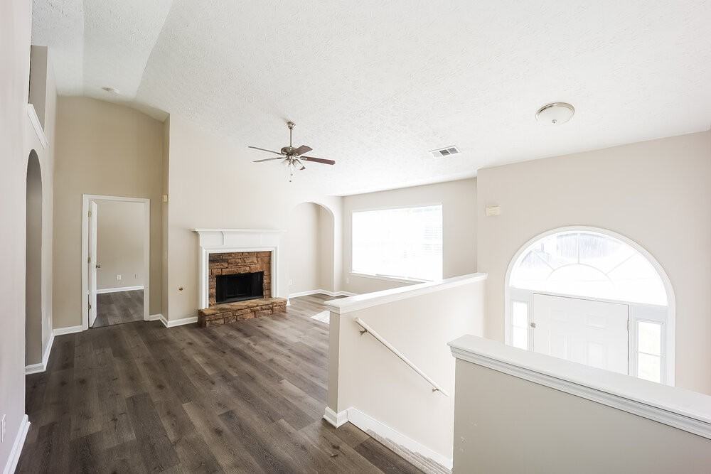 587 Rosewood Circle - Photo 4 of 17