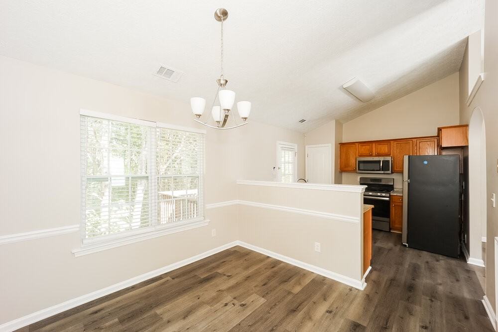 587 Rosewood Circle - Photo 6 of 17