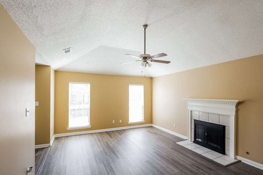 104 Stonehaven Dr - Photo 3 of 23