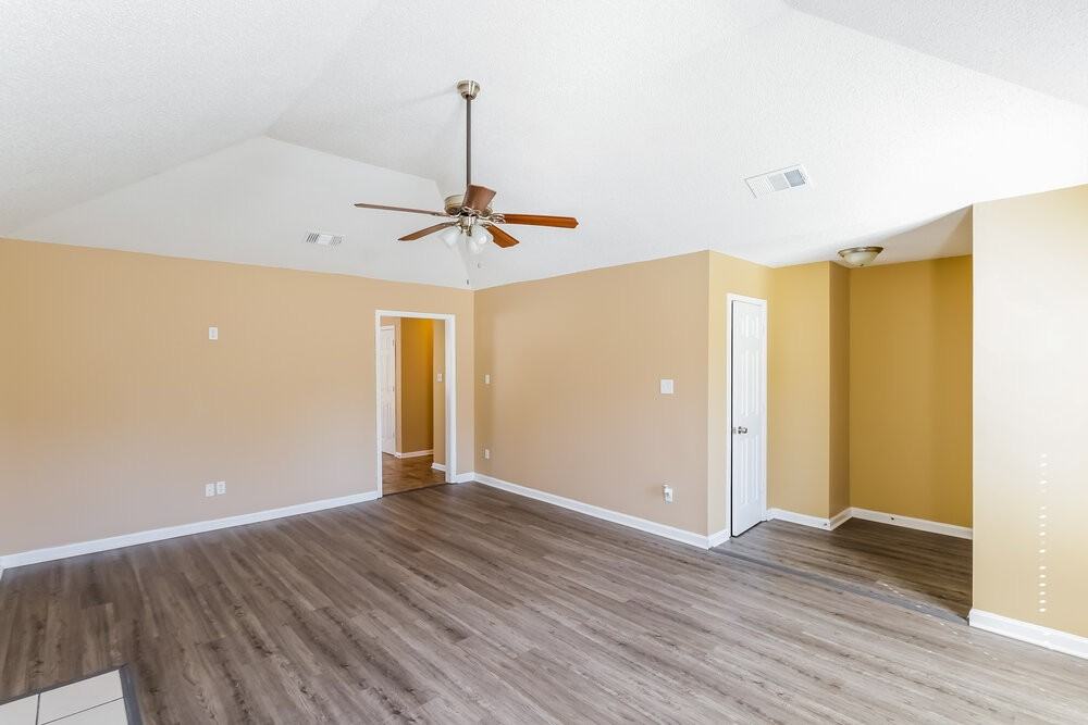 104 Stonehaven Dr - Photo 5 of 23