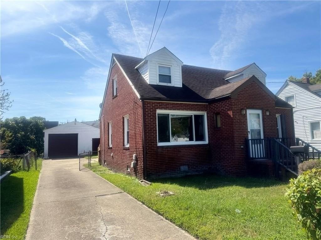 635 Newport News Ave - Photo 2 of 17