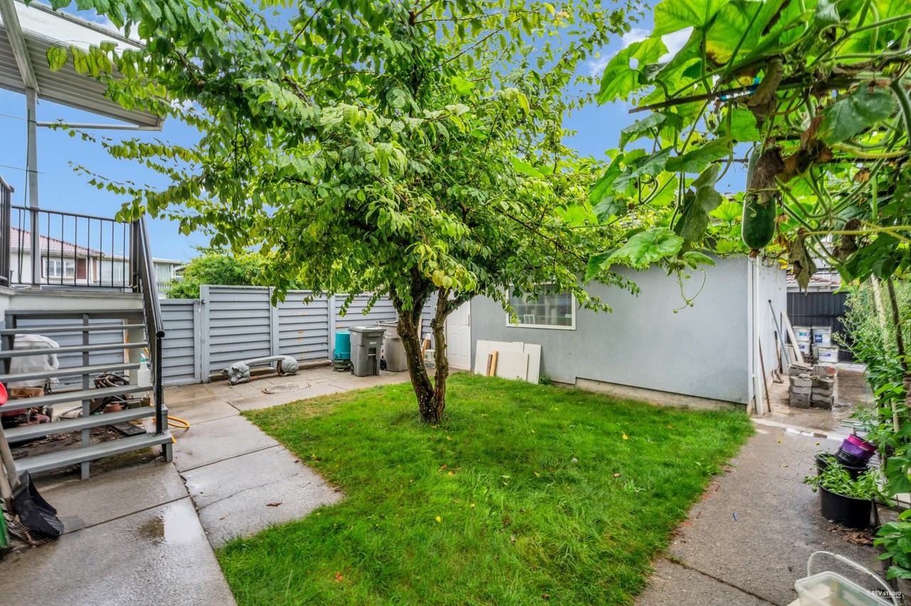 6695 Dumfries Street - Photo 3 of 17