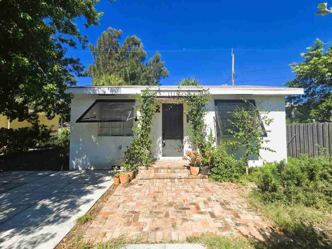 1115 S M St - Photo 2 of 11