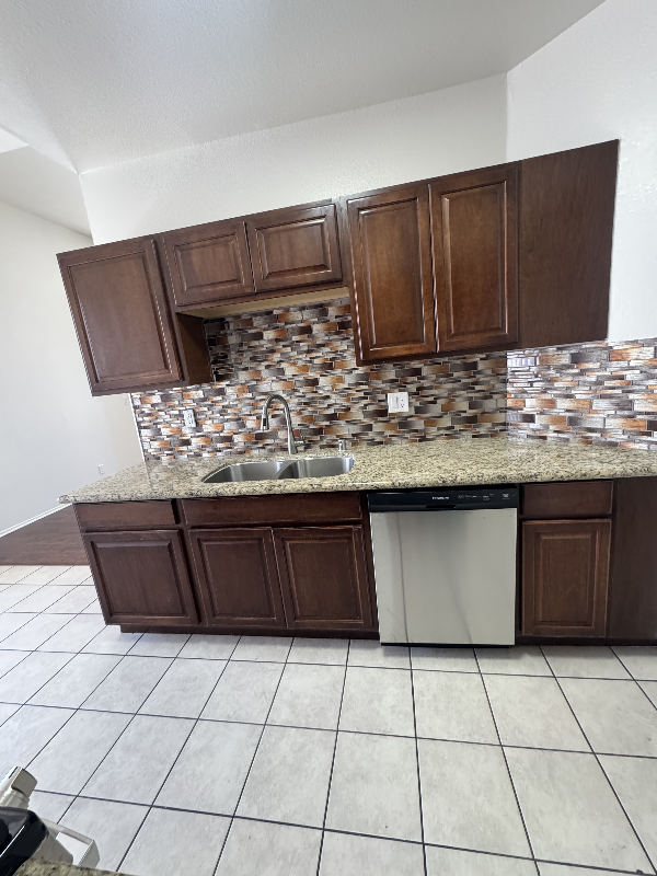 4343 Whitsett Ave #303 - Photo 4 of 16