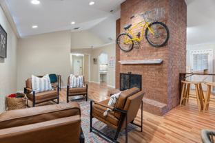 4719 S Lakewood Ave - Photo 1 of 1