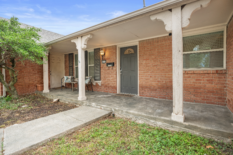 4719 South Lakewood Avenue - Photo 2 of 17