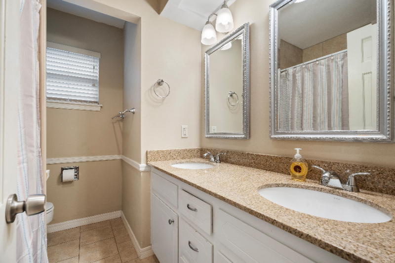 4719 South Lakewood Avenue - Photo 4 of 17