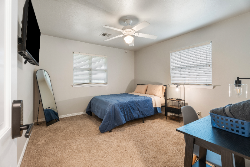 4719 South Lakewood Avenue - Photo 5 of 17