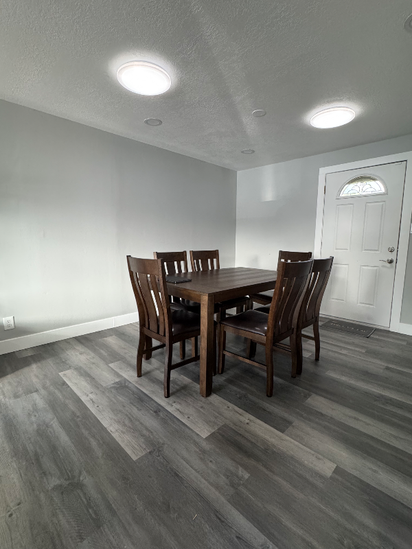 9300 Grove St - Photo 6 of 10