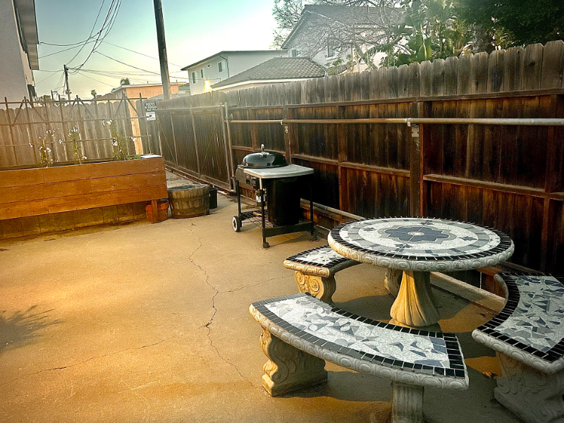 564 13th St - Photo 2 of 14