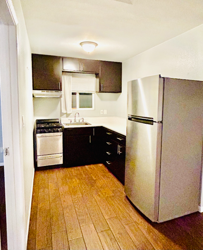 564 13th St - Photo 6 of 14