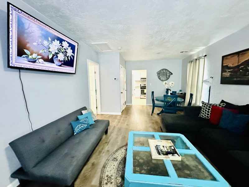 606 Nw Dearborn Ave - Photo 5 of 9