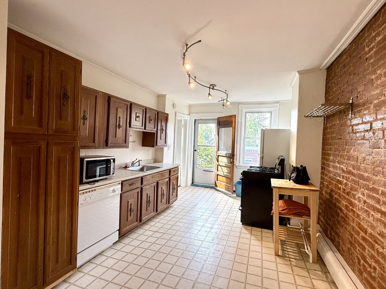 20 Mead St #3A - Photo 3 of 19
