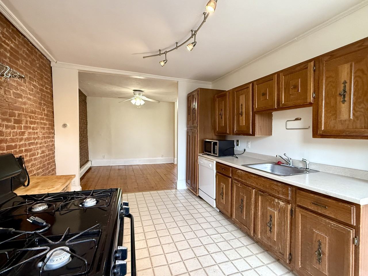 20 Mead St #3A - Photo 6 of 19