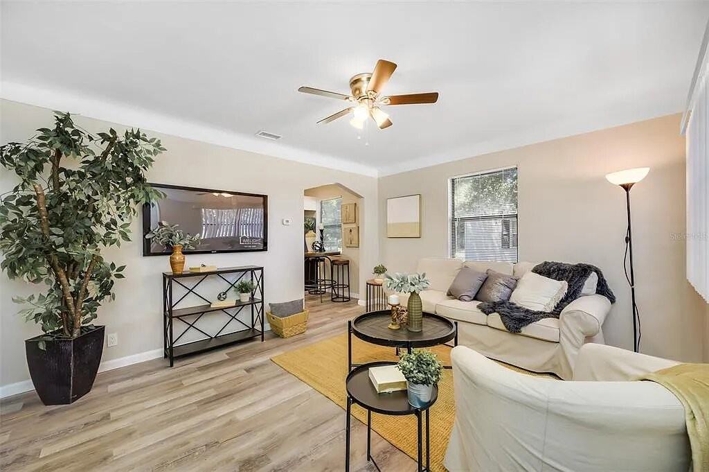 408 61st Ave Ne #NA - Photo 2 of 20