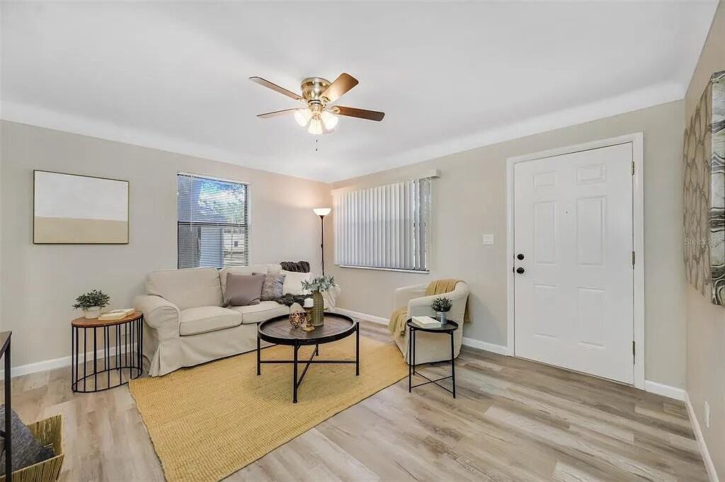 408 61st Ave Ne #NA - Photo 3 of 20