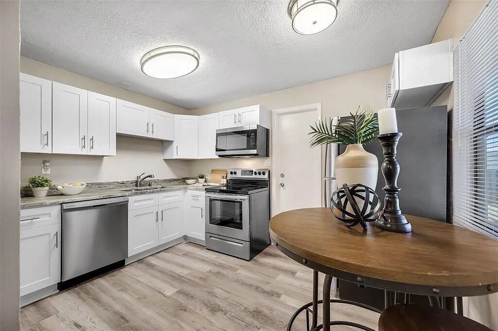 408 61st Ave Ne #NA - Photo 4 of 20