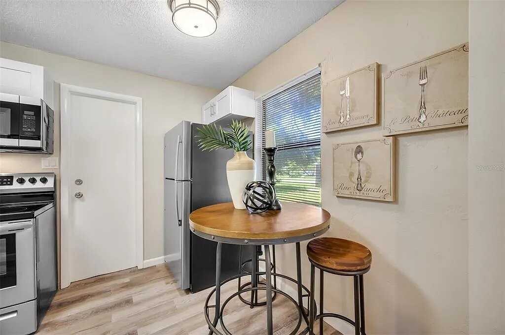 408 61st Ave Ne #NA - Photo 5 of 20
