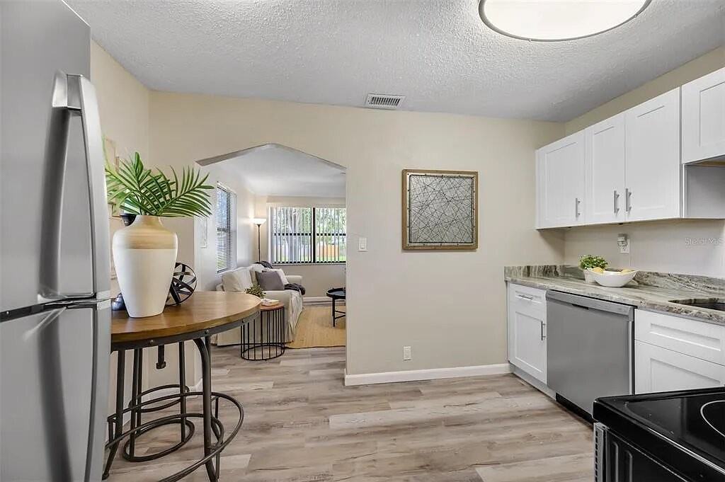 408 61st Ave Ne #NA - Photo 7 of 20
