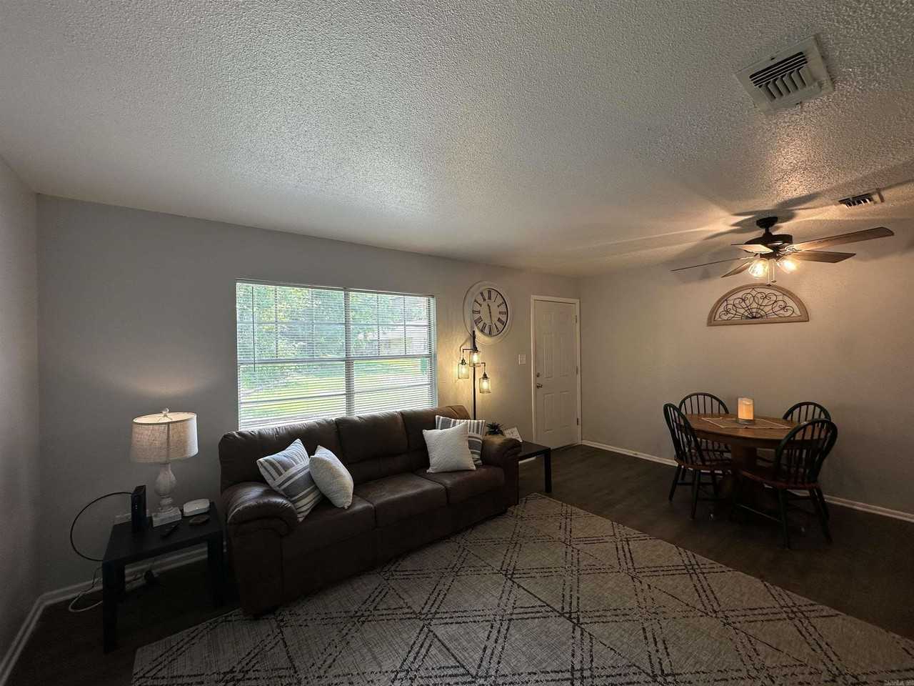 3801 Elizabeth St - Photo 6 of 18