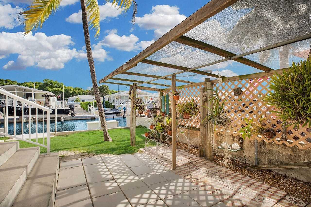 314 Loeb Ave - Photo 3 of 28