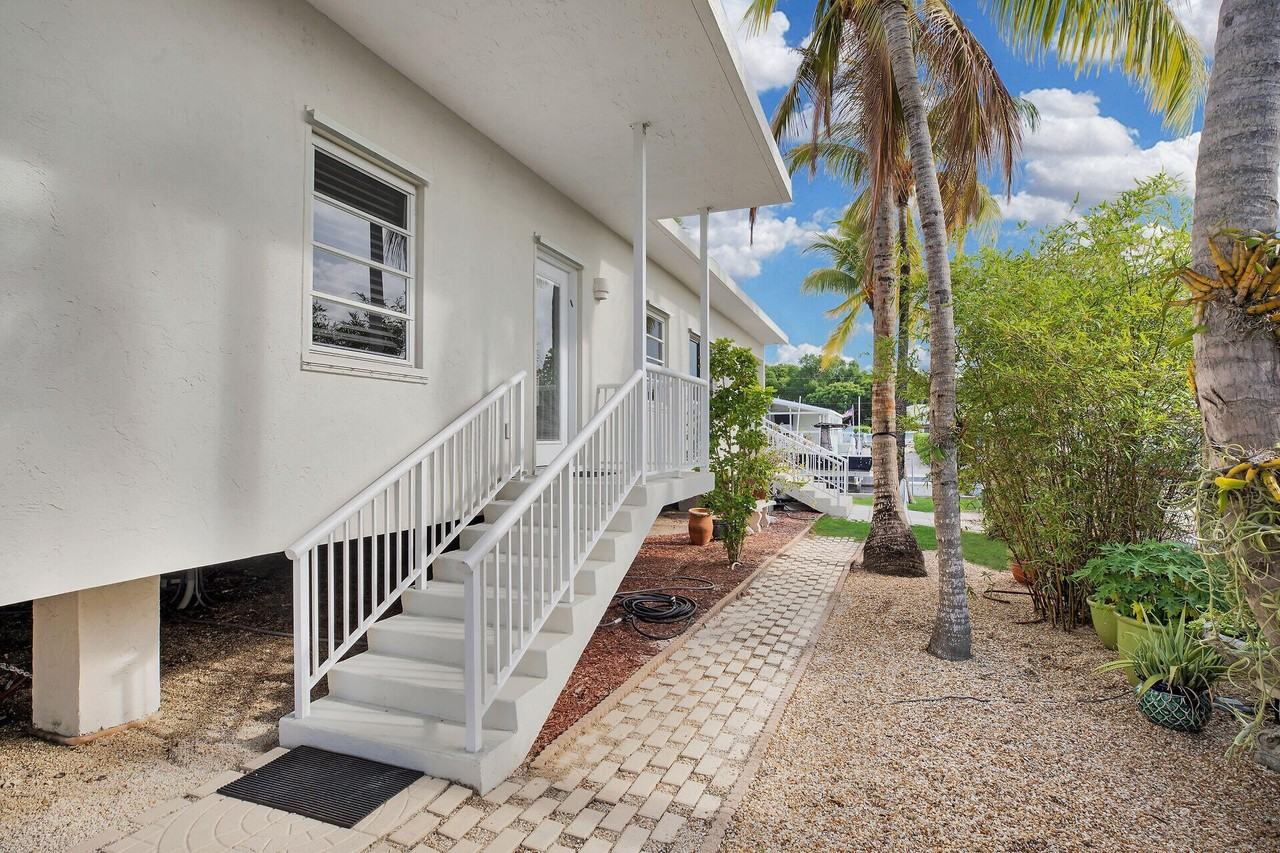 314 Loeb Ave - Photo 4 of 28