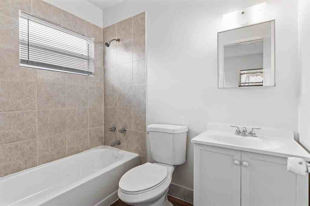 271 Sw 1st St #4A - Photo 5 of 6