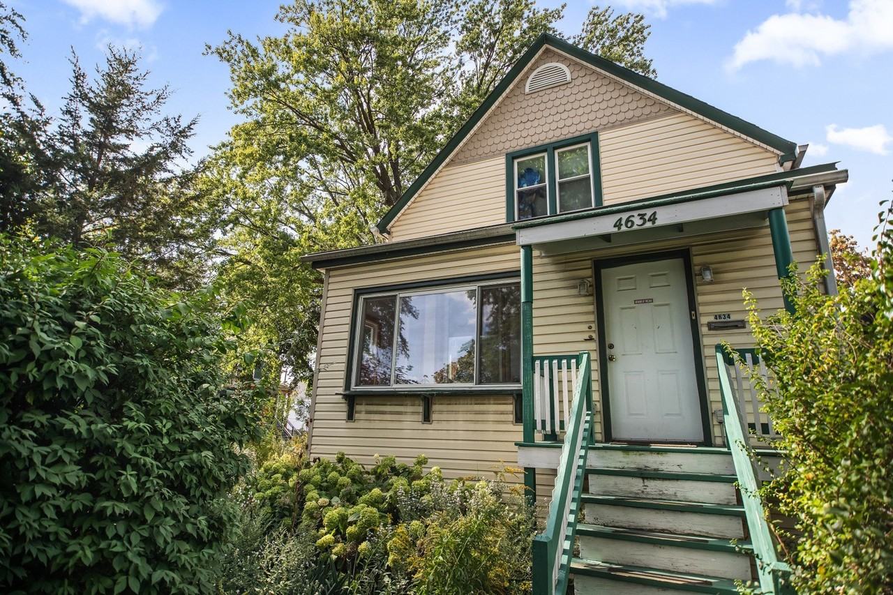 4634 North Kennicott Avenue #1