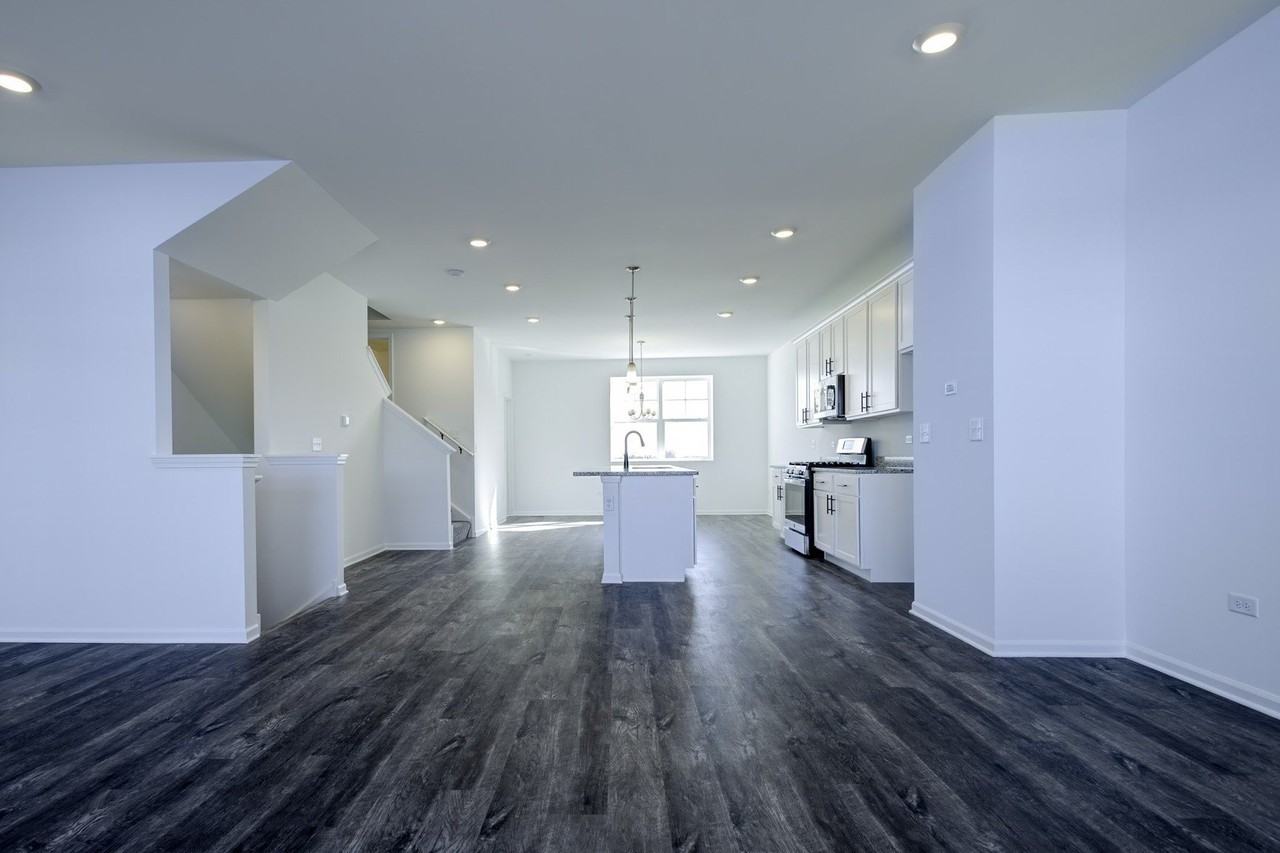 1587 Syracuse Dr - Photo 2 of 28