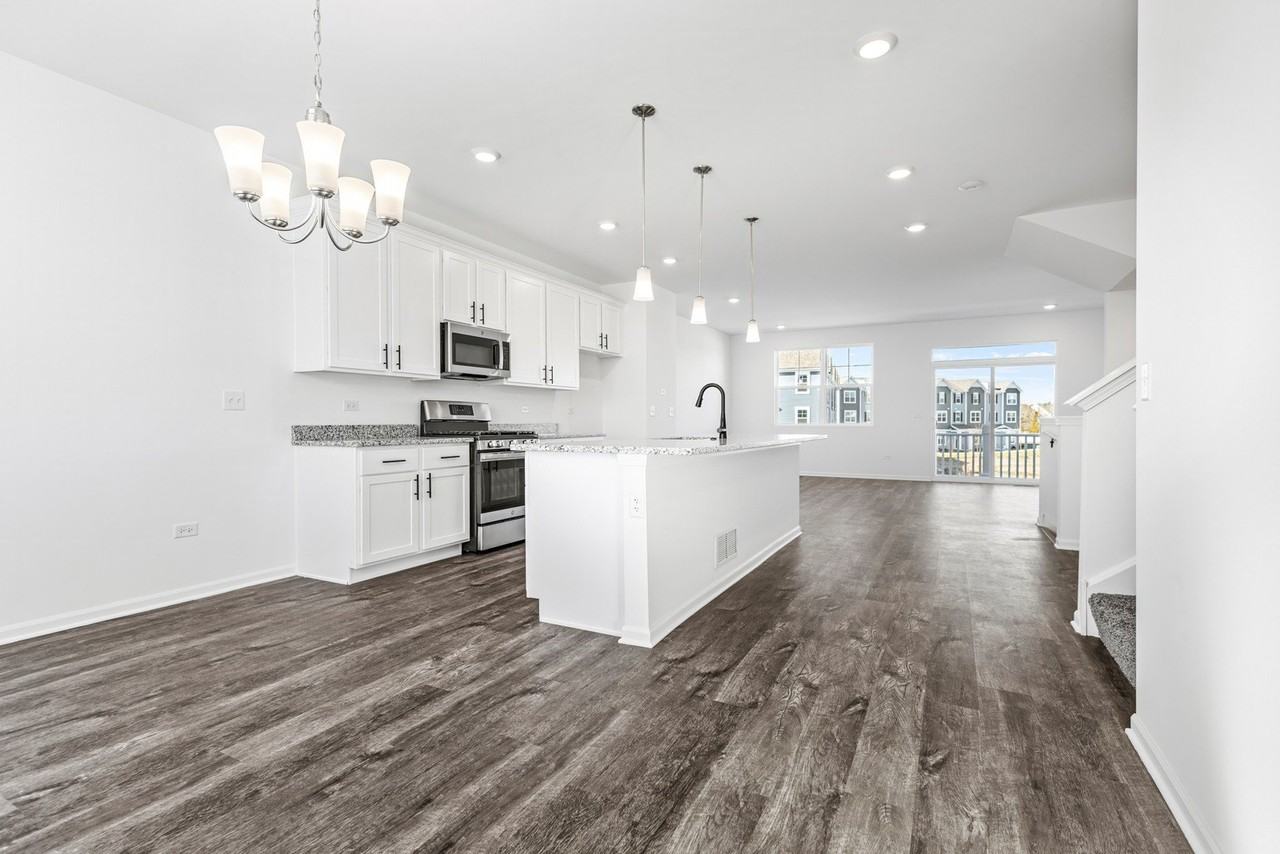 1587 Syracuse Dr - Photo 5 of 28