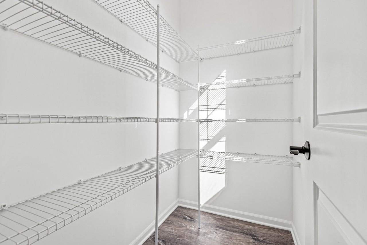 1587 Syracuse Dr - Photo 6 of 28