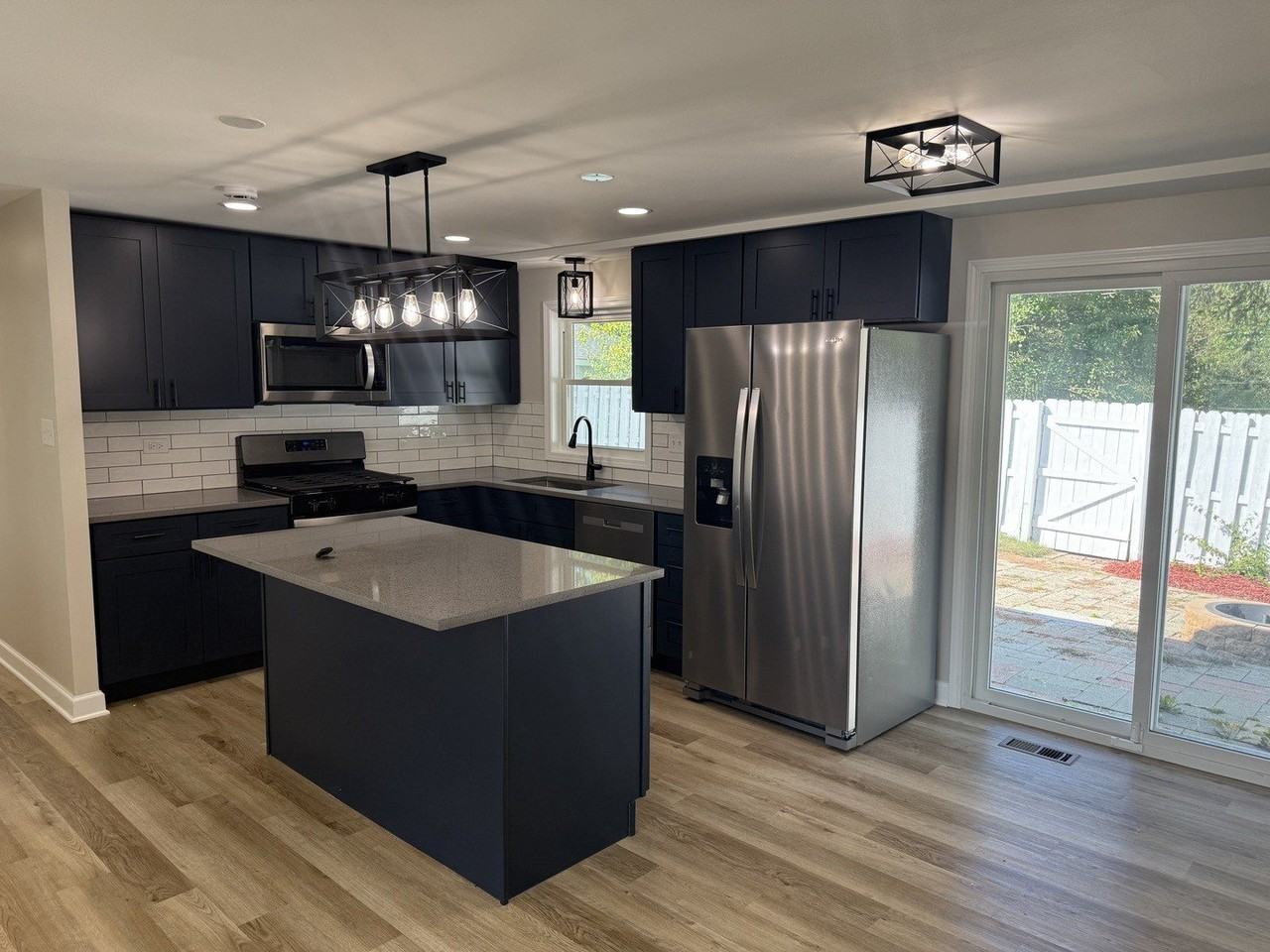 1220 Kingston Ln - Photo 3 of 12