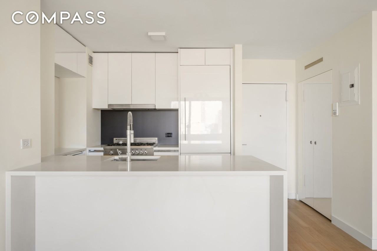 301 West 53rd Street #13C - Photo 5 of 11