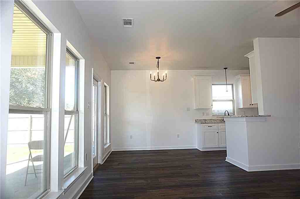 357 Mansfield Dr - Photo 5 of 20