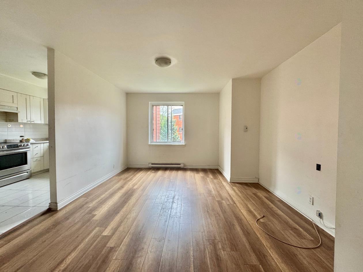 341 Boul Graham #18 - Photo 2 of 13