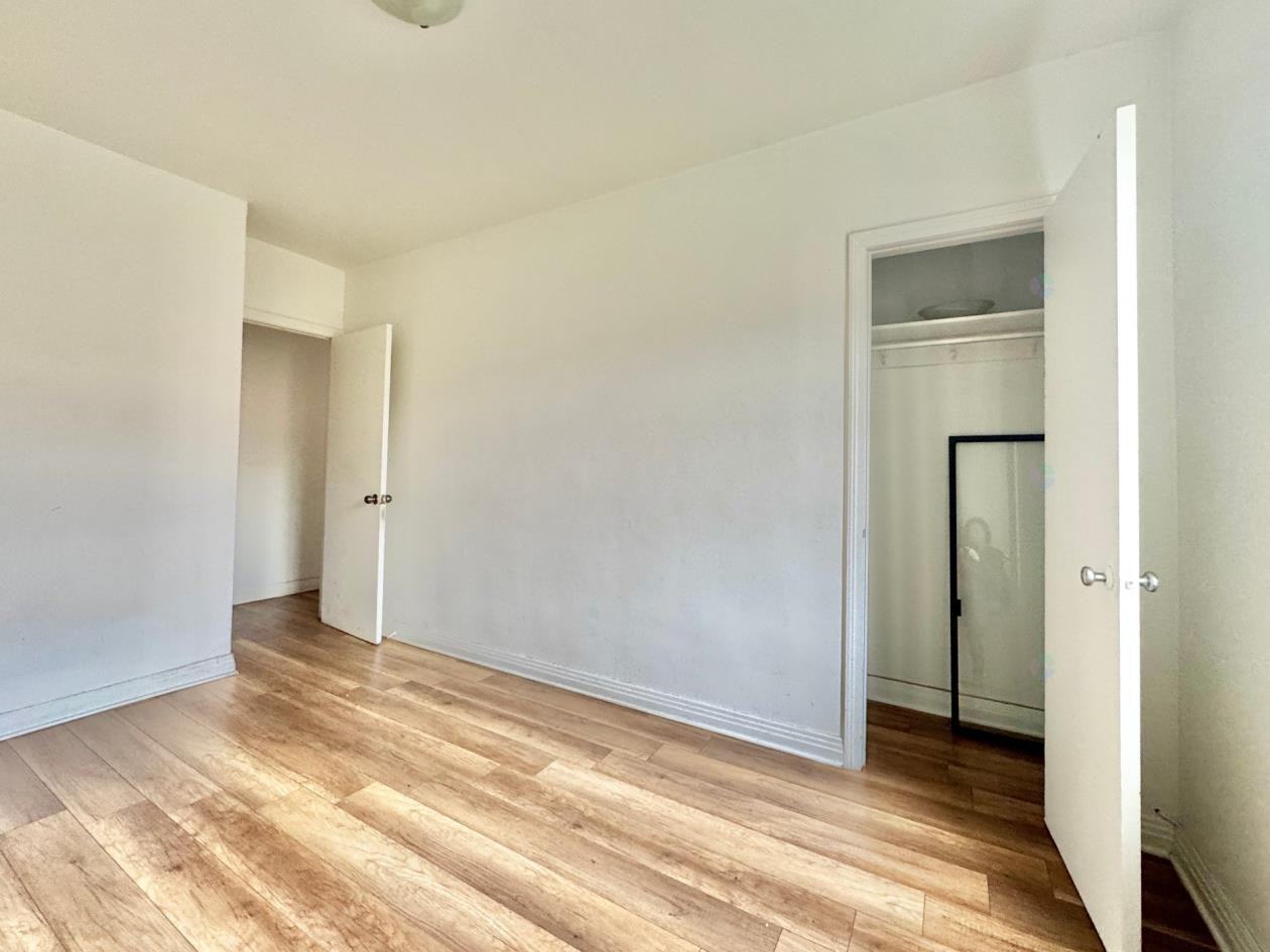 341 Boul Graham #18 - Photo 4 of 13