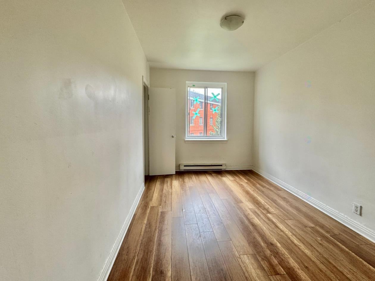 341 Boul Graham #18 - Photo 6 of 13