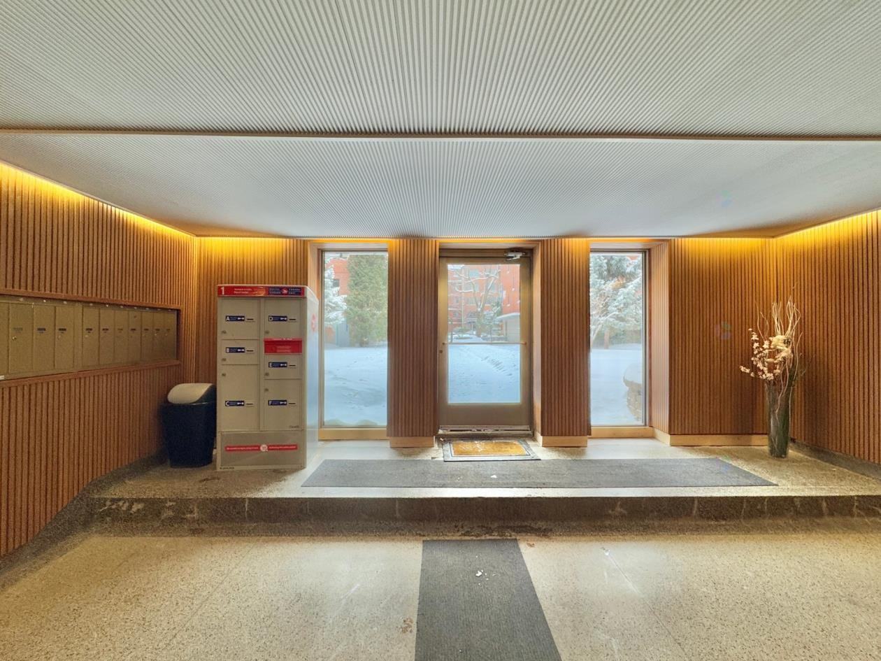 341 Boul Graham #18 - Photo 7 of 13